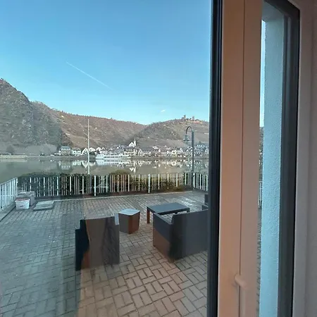 Schoene Aussicht *